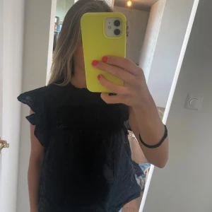 Svart blus  - Blus från vila, går att använda till allt! 😆❤️‍🔥