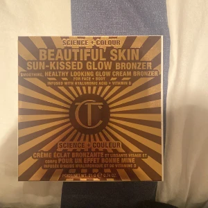 Charlotte tillbury bronser  - Säljer denna bronser då jag råkat köpa 2 st😅 den är såå fin på ansiktet och denna är då helt oanvänd💕