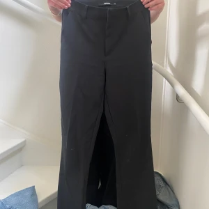 Kostymbyxa - Kostymbyxa från bikbok. Passar till allt allt allt och behövs i allas garderober!!!