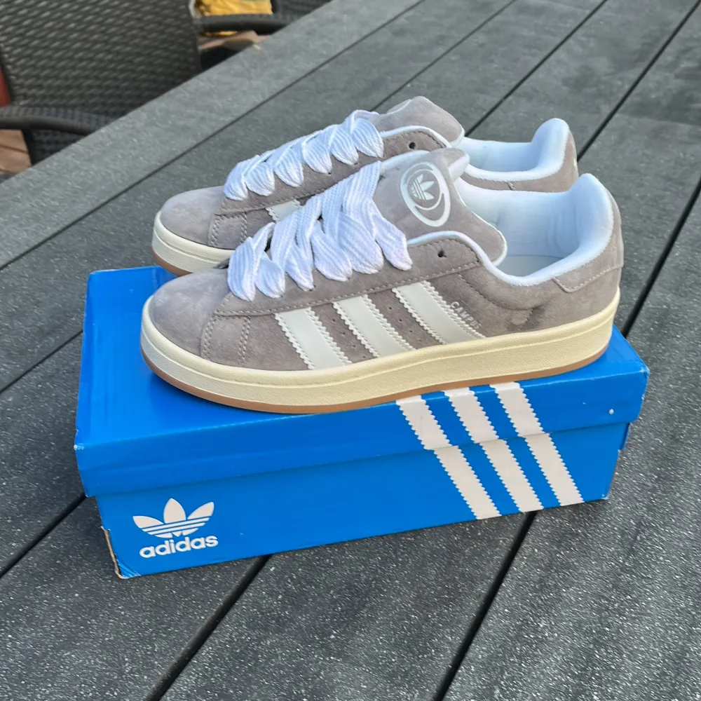 Hejsan säljer dessa helt nya adidas campus i storlek 38! Dom är helt oanvända och box kommer med! . Skor.