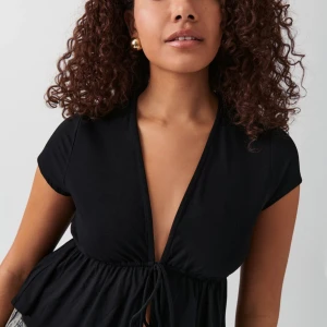 Tie top - Tie top från gina. Man kan välja att ha linne under eller utan🥰 nypris- 259kr