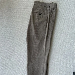 Chinos med fint mönster - Riktigt fina från HM! Jättefint skick 