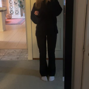 Kostymbyxor  - Säljer mina kostymbyxor från Bikbok som är lågmidjade💕jättefina