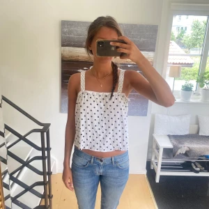 Zara linne - Två zara linnen, en vit och en rosa! Den vita är st 164 och rosa st 140 (båda barnstorlrkar) men jag har dem och är XS/S. En för 50 två för 75!😊🥳