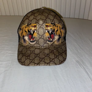 Gucci keps tiger print - Hej säljer nu min äkta gg keps pågrund av att ja tröttnat på den bra Skick o bra pasform 