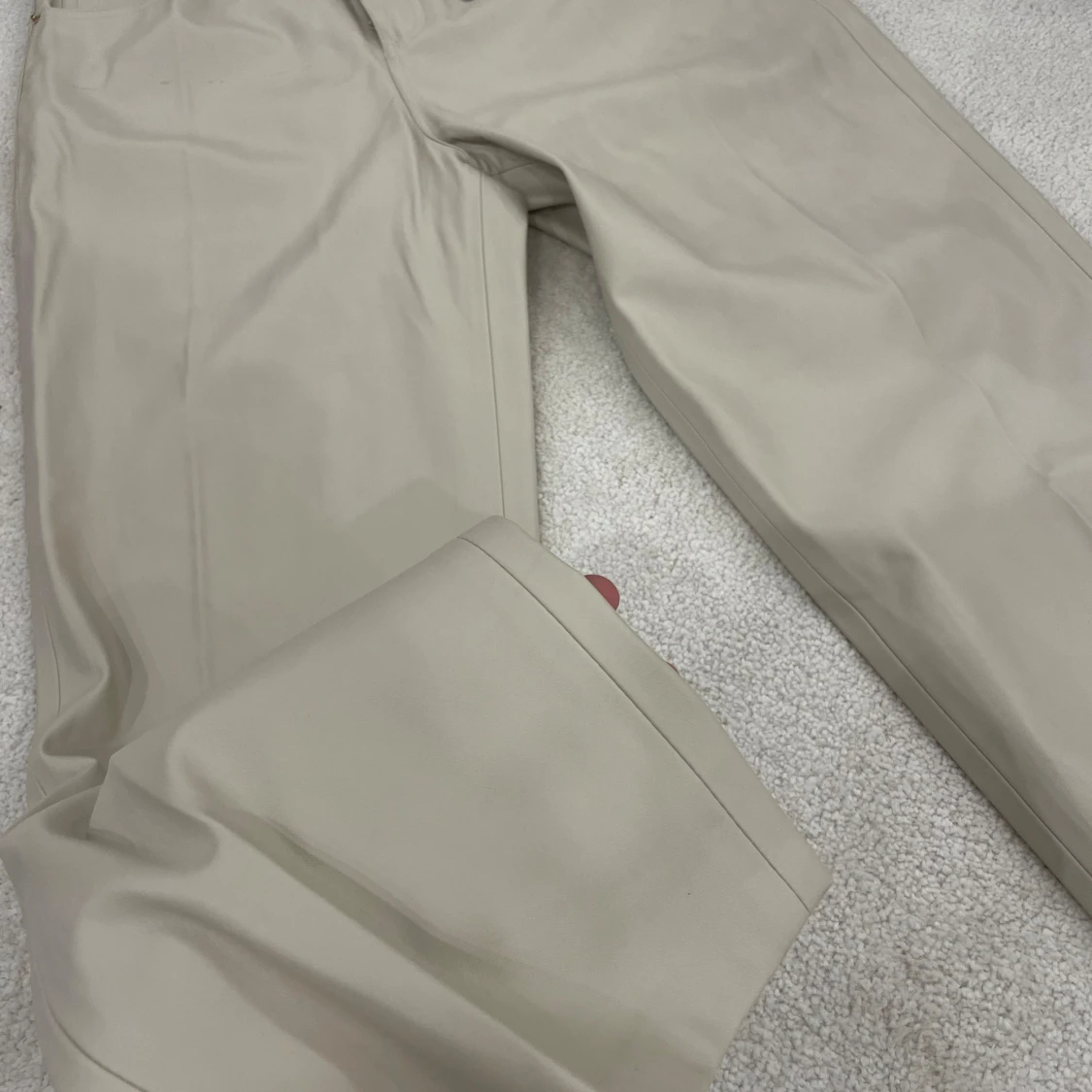 Beige byxor från Zara - 90