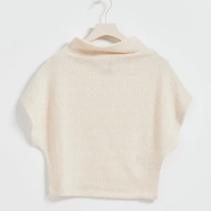 Topp - Jättefin topp med lappen kvar!!🥰Inte mil stil så därför säljer jag, köpt för 359kr