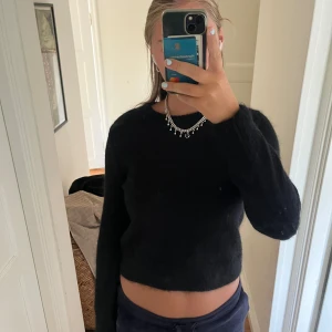 Stickad tröja  - Super fin stickad tröja från arket i mohair. Knappt använd och i bra skick. Den är i storlek M men är passar S lika bra. 