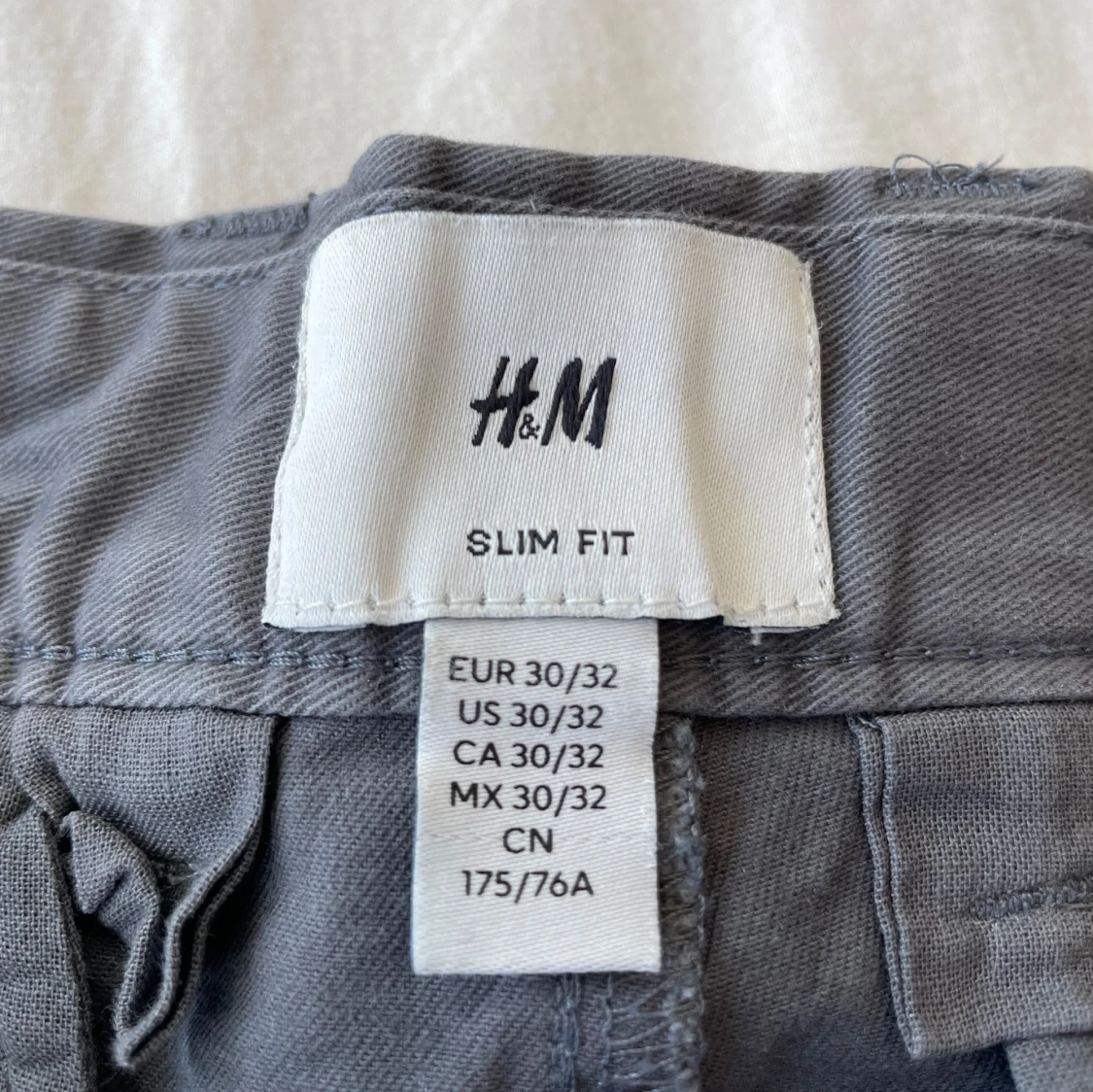 Grå slim fit byxor från H&M - 91