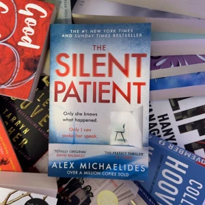 The silent patient - Populär booktok bok på engelska i nyskick! Aldrig noterat, skrivit, vikt eller liknande i boken 🤎