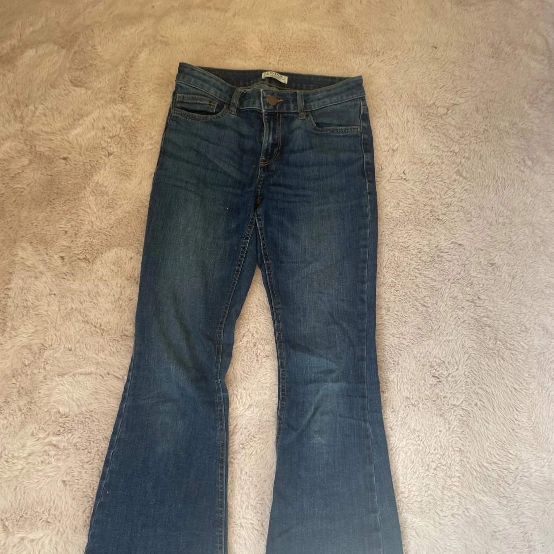 Snygga low waist bootcut jeans💕 - 90