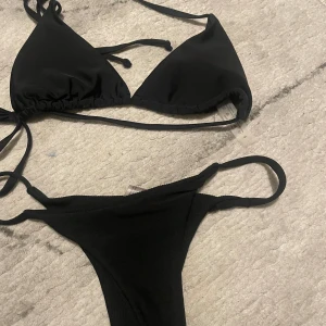 Bikini - Bikini i svart