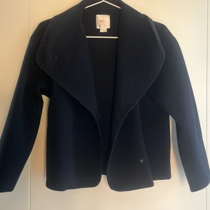 Kappa Gina  - Super snygg kappa som är liter tunnare. Aldrig använd då.  146/152 men passar mellan 146-160💕 Kan gå ner i pris 