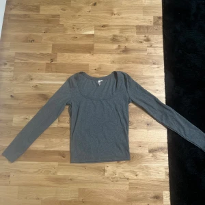 Topp från Nelly  - Oanvänd 