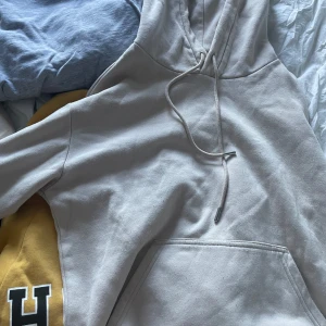Hoodies Xxs/ Xs  - 3 st hoodies från Gina tricot och h&m  i bra skick. Priset är för paketet men kan även köpas styckvis!