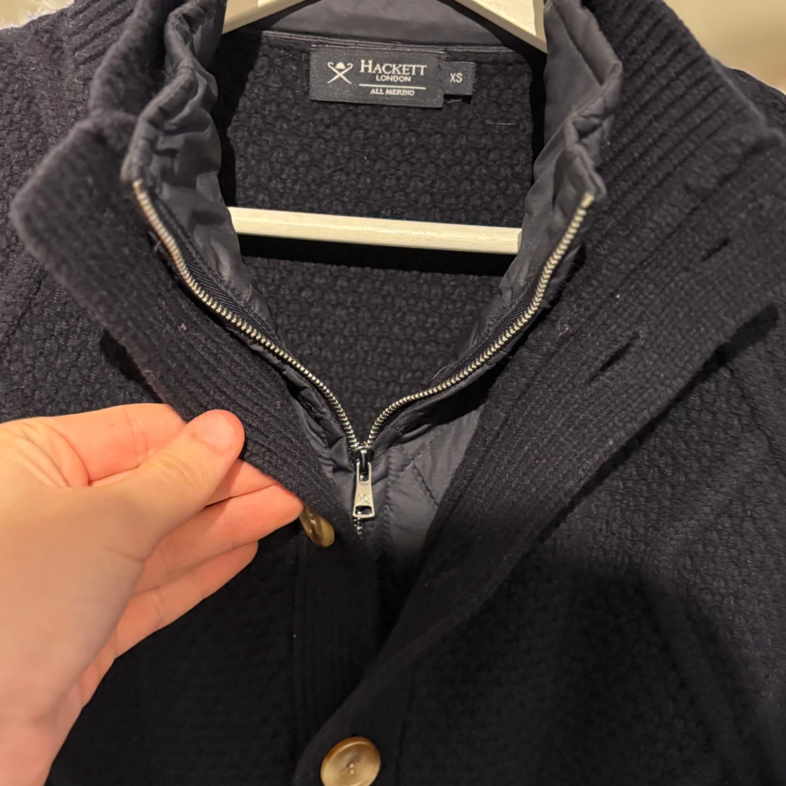 Navy stickad kofta från Hackett - 90