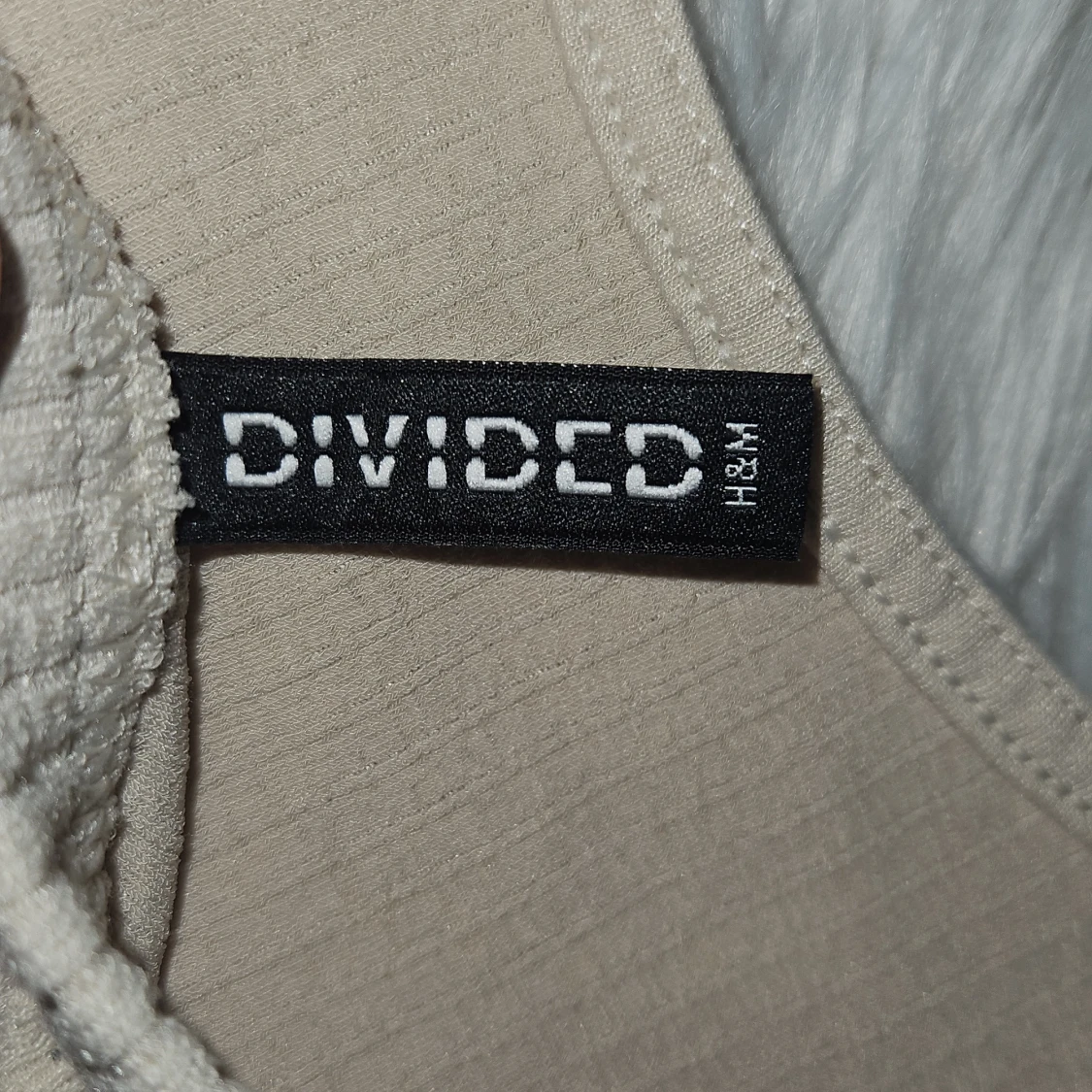 Beige ribbad linnetopp från H&M Divided - 2
