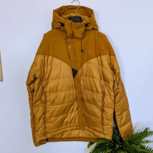 Klättermusen Atle 2.0 - Dunjacka från Klättermusen, modell Atle 2.0. Storlek M. 