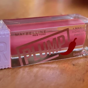 Lifter Plump gloss från Maybelline! - Lifter Plump gloss "Blush Blaze" från Maybelline. 5,4 ml. Nytt och plomberat. 
