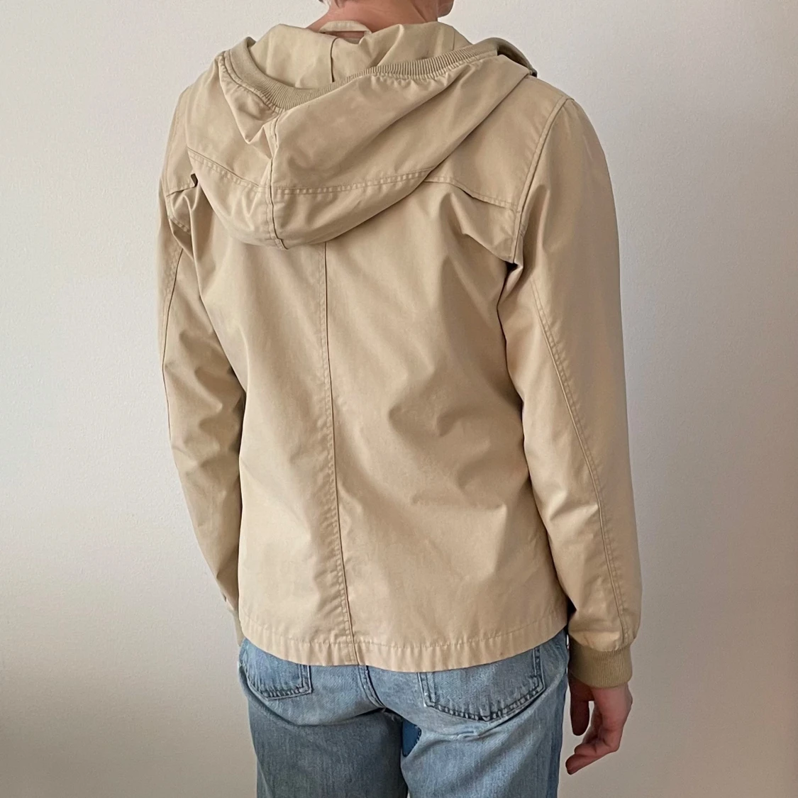 Beige vindjacka från Peak Performance - 91