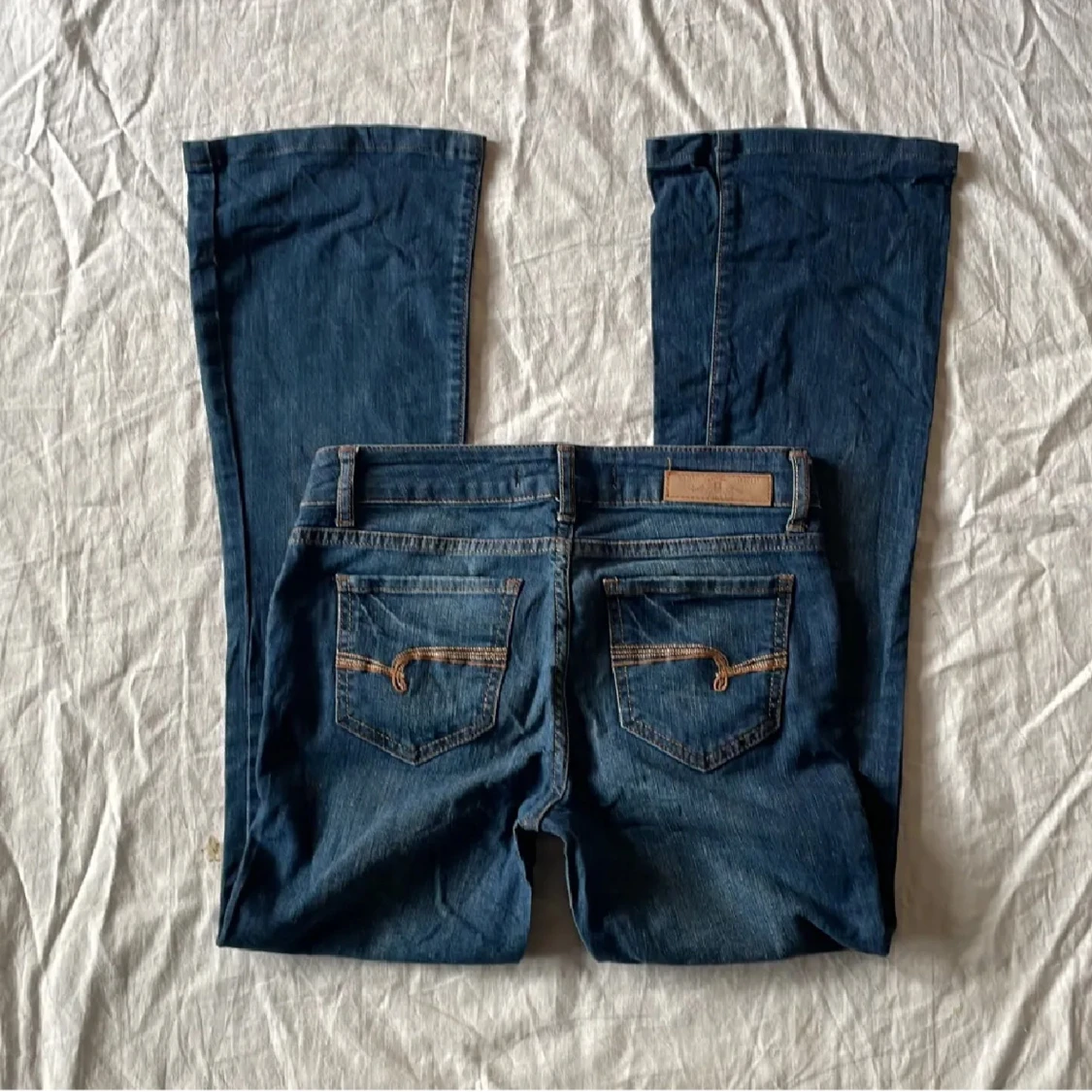 Blå bootcut jeans