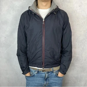 Moncler urville jacka  - //Konditionen är 9/10, size 2- M— Retail är 10 000+ SEK. Modellen är 185 cm lång. Skriv om du har funderingar!//💥🔥🔥
