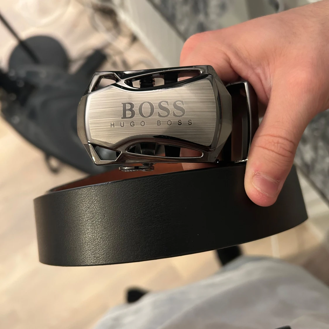 Svart läderbälte från Hugo Boss - 90