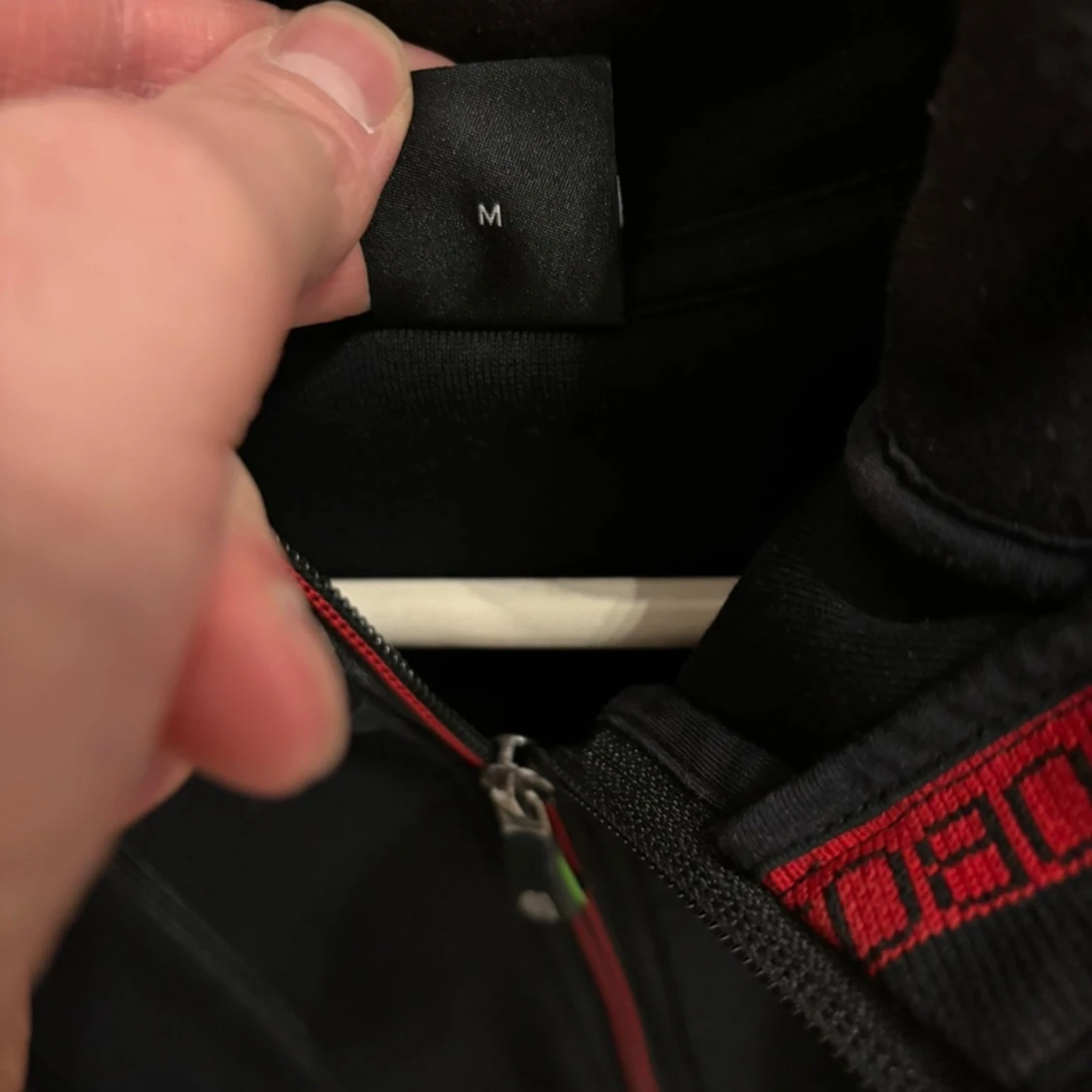 Svart hoodie från Boss - 91