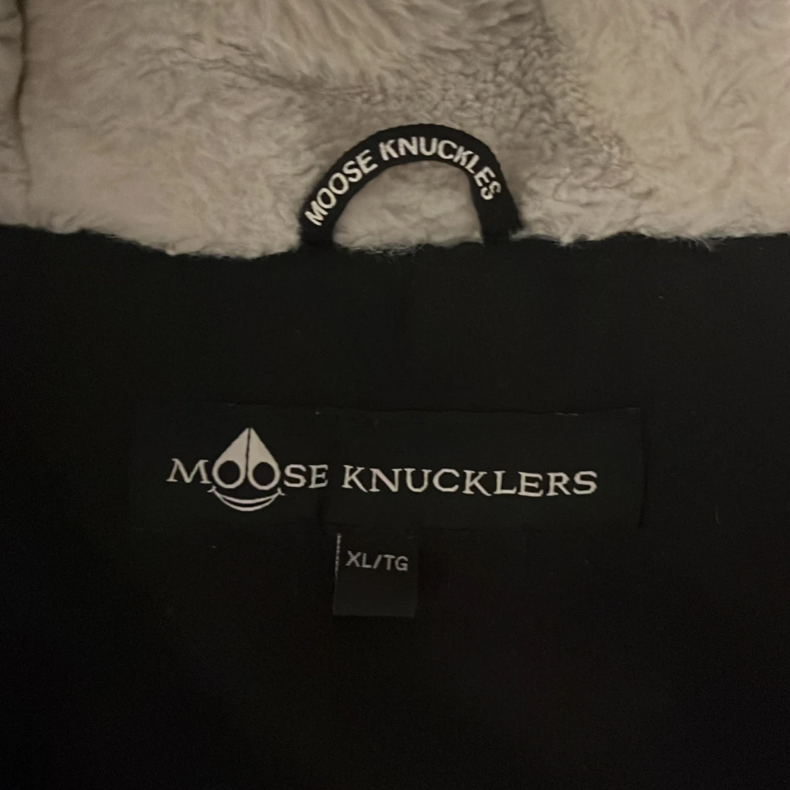 Svart jacka från Moose Knuckles - 90