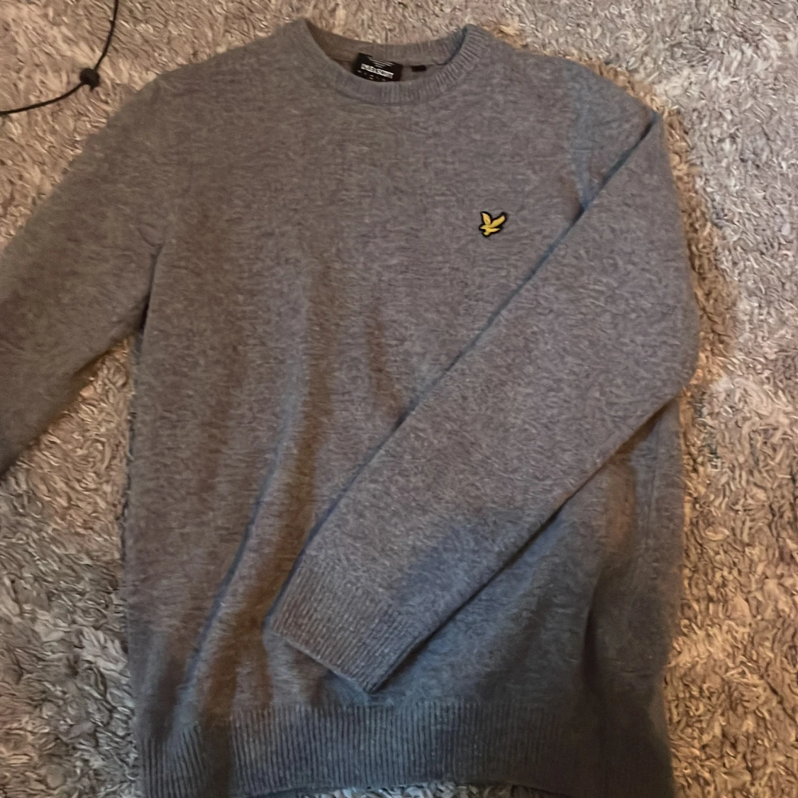 Grå knit från Lyle & Scott