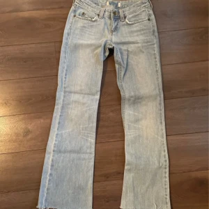 Low Waits bootcut jeans - Low waist bootcut jeans. Lägger ut igen så man kan köpa via fri frakt💓