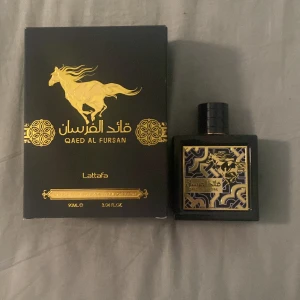 Qaed Al Fursan Parfym från Lattafa - Nästan full typ 85 80 ml kvar