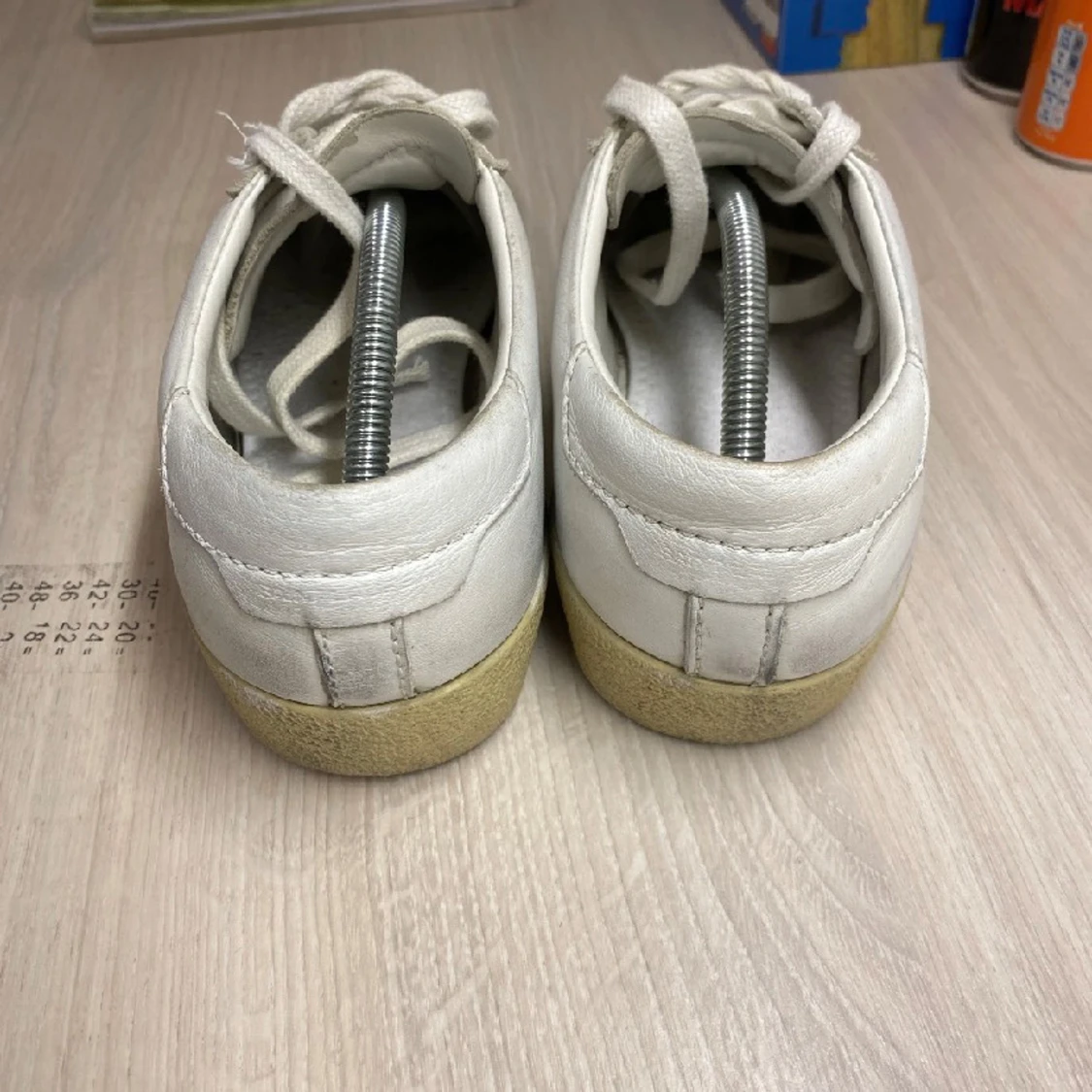 Vita sneakers från Saint Laurent - 1