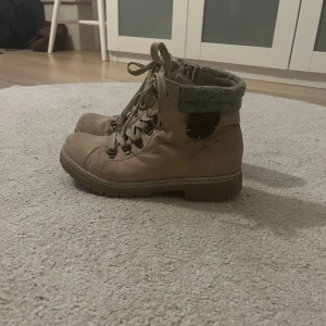 Vinterskor  - Beige rosa vinterskor. Fina. Varma. 