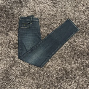 Jacob Cohen jeans - Säljer dessa feta Jacob Cohen jeansen | storlek 29/30 | modellen är 1,76 | skick 10/10, inga defekter | hör av er vid minsta lilla fråga:)