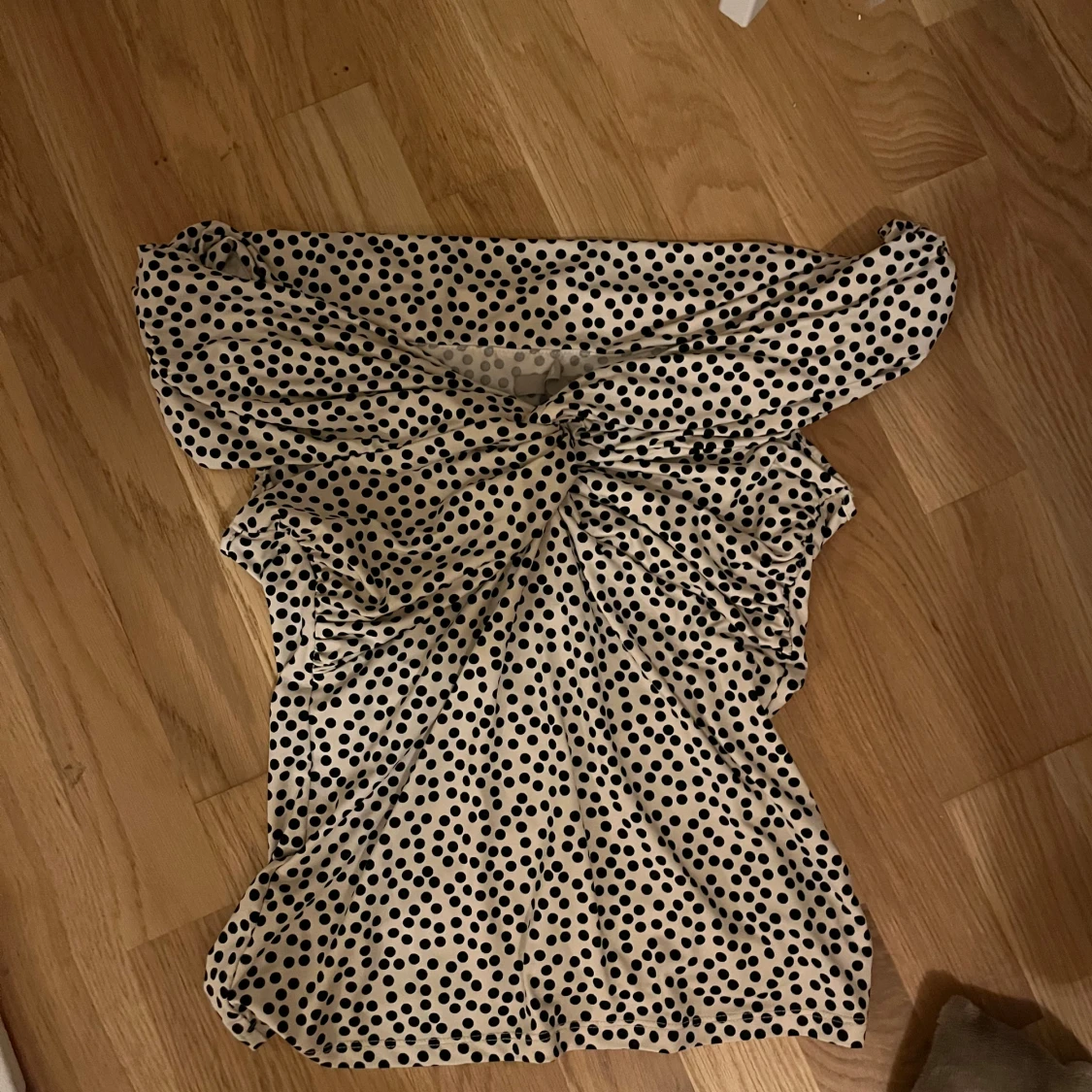 Prickig offshoulder-topp - 90