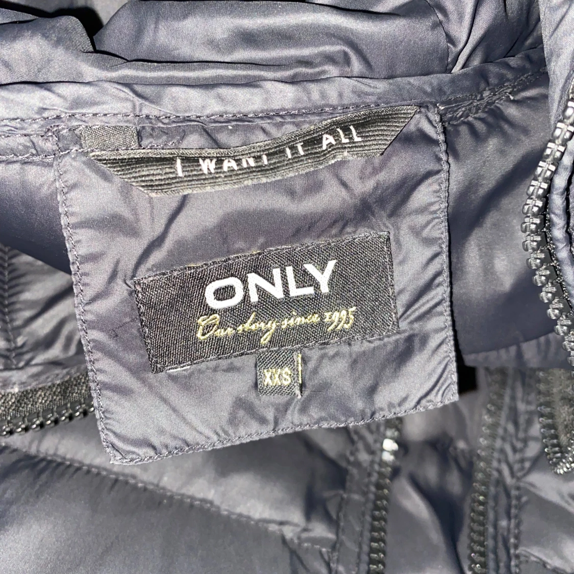 Svart pufferjacka från ONLY - 90