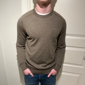 Morris Merinoull tröja - Riktigt skön Morris tröja i merinoull, perfekt julklapp! | Tröjan är så gott som ny i skicket! | Storlek M. | Kostar 1500kr+ ny i butik! | Ställ gärna frågor innan du köper!