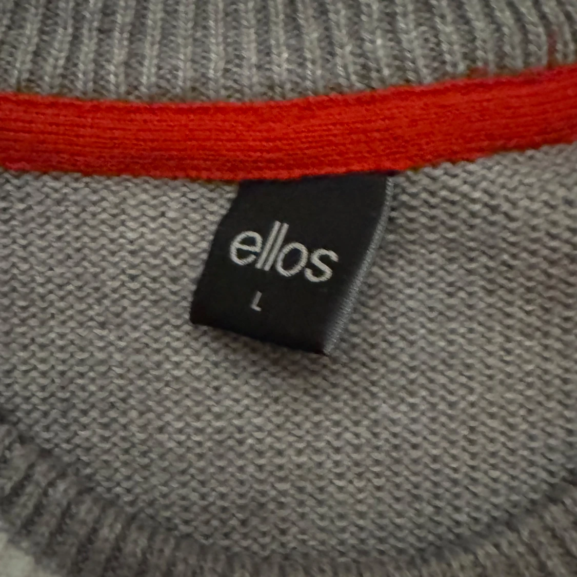 Grå jultröja med renmotiv från Ellos - 90