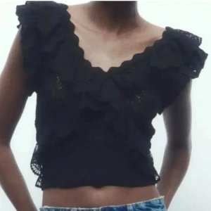 Zara spelstopp🤍 - Säljer min Zara spetstopp jag endast använt en gång till midsommar. Den är i nyskick. Storlek S men passar mig som brukar ha XS-S. Kontakta för fler frågor🤍🙏🏼