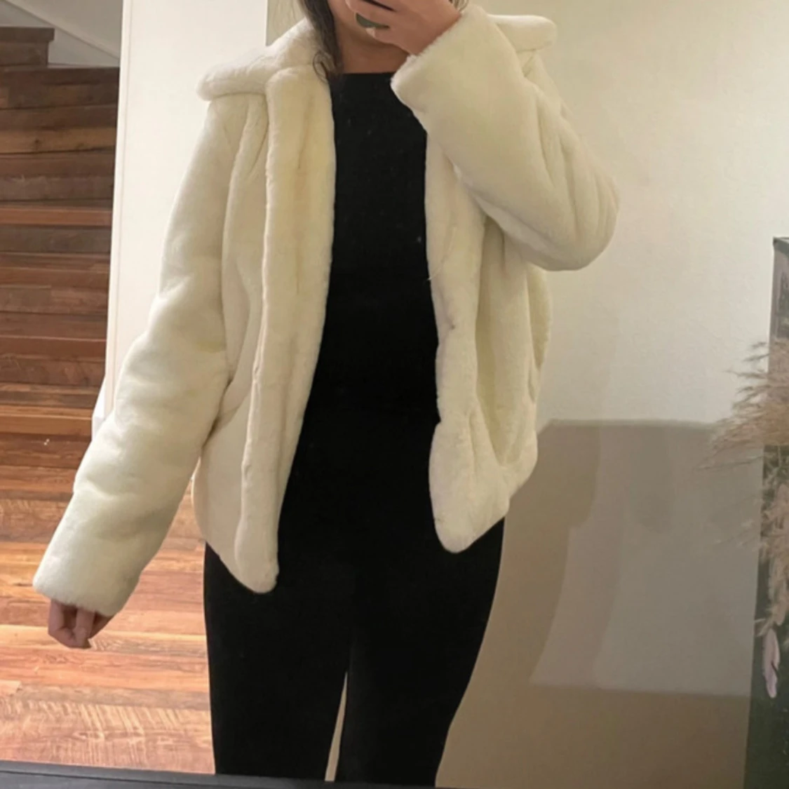 Vit pälsjacka 