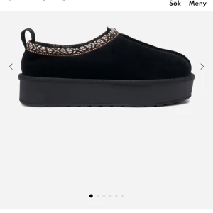 Uggs tasman - Ett par uggs liknade tasman i storlek 37. Knappt använda då de inte passar mig.  Perfekta för att hålla fötterna varma och bekväma. Inte använda, nypris 600kr. Mitt pris 350 men kan diskuteras.