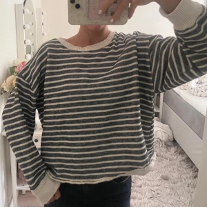 Randig stickad tröja - Randig stickad/sweatshirt tröja från zara