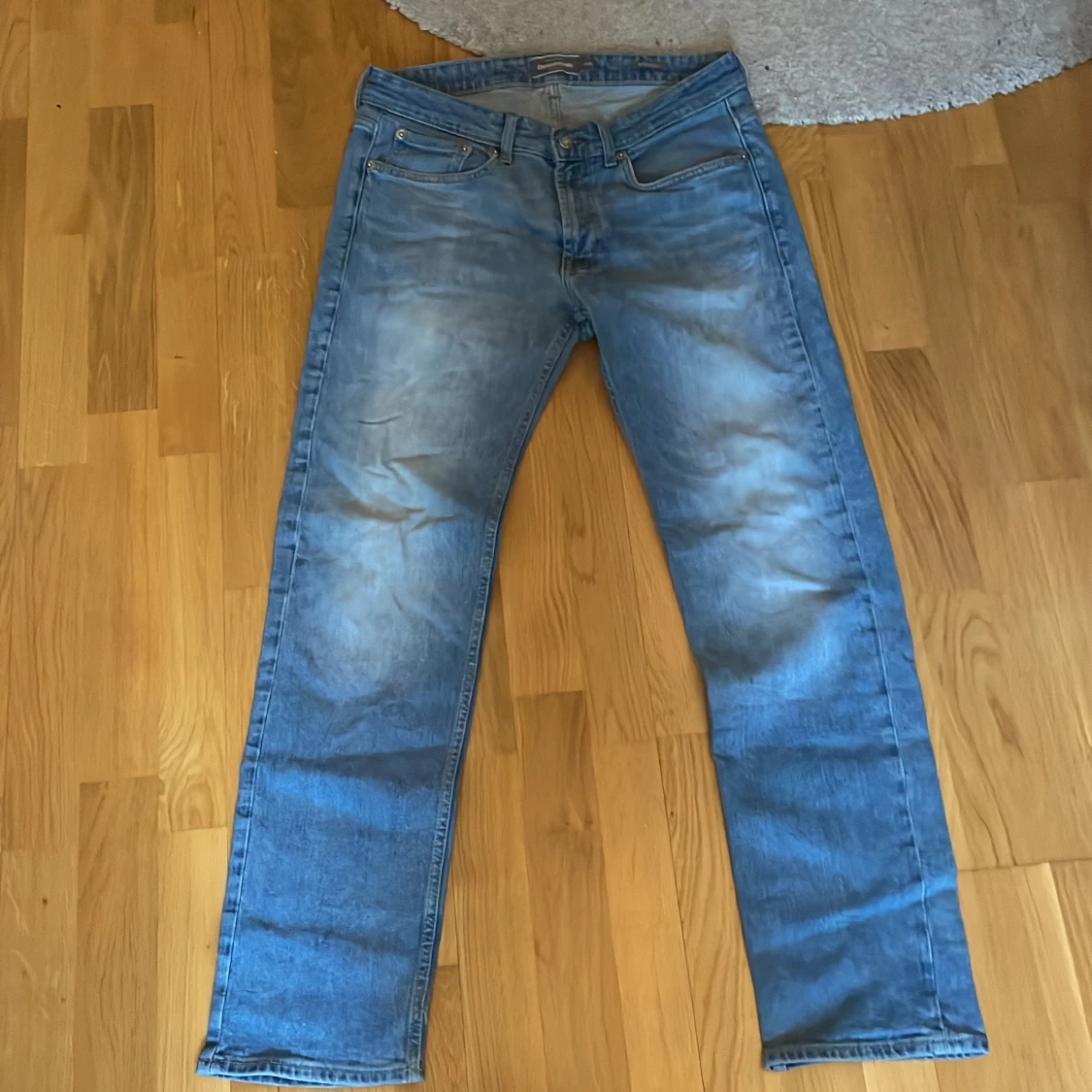 Blå jeans från Dressmann