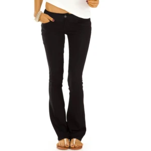 Svarta lågmidjade bootcut jeans - Sååååå snygga lågmidjade jeans! Dem passar perfekt i längden på mig som är 166cm, skulle uppskatta dem till en 25/32! Helt nya med lappen kvar❣️ Bara att höra av dig om du har några funderingar🩷🥰