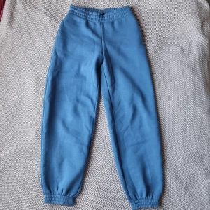 Bikbok mjukisbyxor - Mega sweatpants från bikbok, endast testade! De är såå sköna & bra kvalité, nypris 400 kr