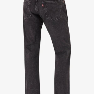 Svarta jeans från Levi's - Levis jeans 501. Använda fåtal gånger. W30 L32 