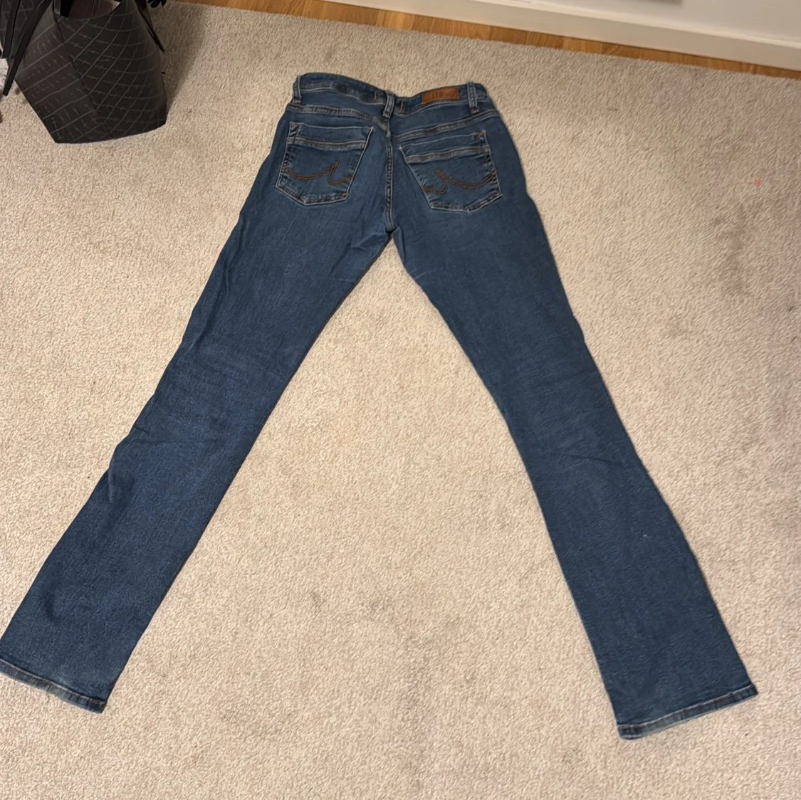 Blå jeansbyxor - 90