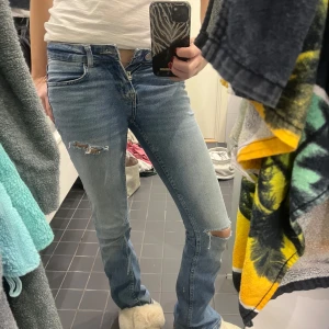 Snygga blåa jeans!! - As snygga blå jeans från bershka ♥️♥️ 