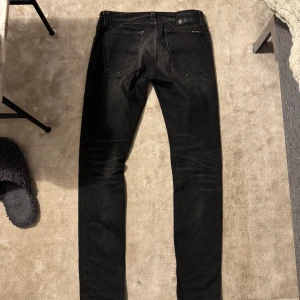 Nudie jeans - Nudie jeans i modellen skinny lin storlek 31w 34l